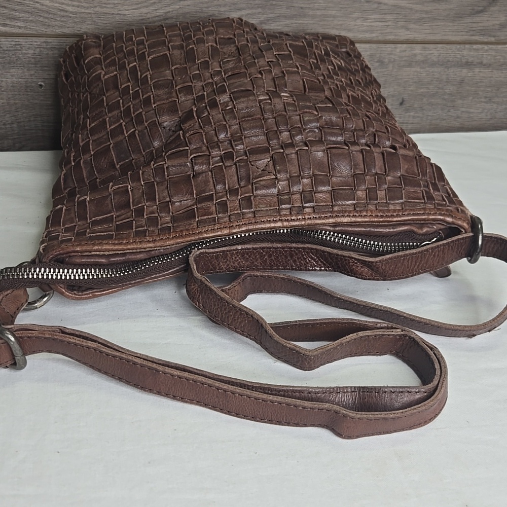 Vilenca Holland Brown Woven Shoulder Bag - Picture 6 of 8